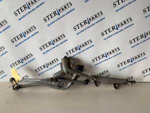 Begagnade Torkarmotor + mekanism Mercedes SL (R230) 5.0 SL-500 V8 24V Pris € 99,50 Marginaltabell erbjuds av Sterparts Mercedes specialist