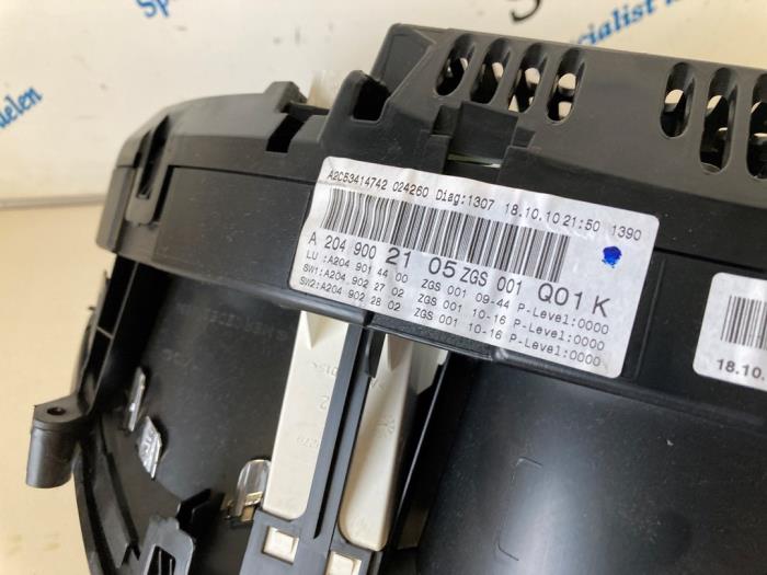 Kilometerteller KM van een Mercedes-Benz C (W204) 2.2 C-180 CDI 16V BlueEFFICIENCY 2011