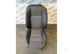 Używane Fotel prawy Mercedes C (W204) 2.2 C-180 CDI 16V BlueEFFICIENCY Cena € 125,00 Procedura marży oferowane przez Sterparts Mercedes specialist
