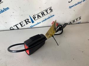 Begagnade Främre bältesspänne, höger Mercedes B (W245) 2.0 B-200 16V Turbo Pris € 14,95 Marginaltabell erbjuds av Sterparts Mercedes specialist