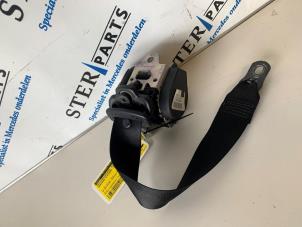 Begagnade Bakre säkerhetsbälte, höger Mercedes B (W245) 2.0 B-200 16V Turbo Pris € 29,95 Marginaltabell erbjuds av Sterparts Mercedes specialist
