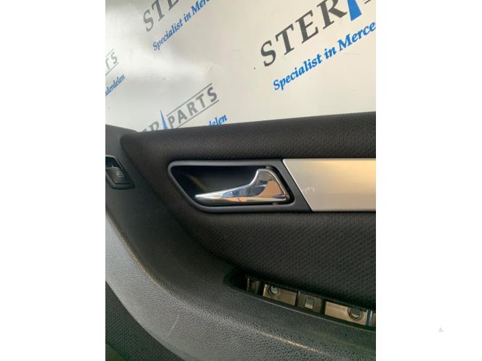 List, framdörr, 4-dörrars, höger från en Mercedes-Benz B (W245) 2.0 B-200 16V Turbo 2005