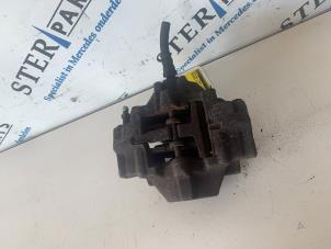 Gebruikte Remklauw (Tang) links-achter Mercedes C (W203) 2.7 C-270 CDI 20V Prijs € 39,95 Margeregeling aangeboden door Sterparts Mercedes specialist