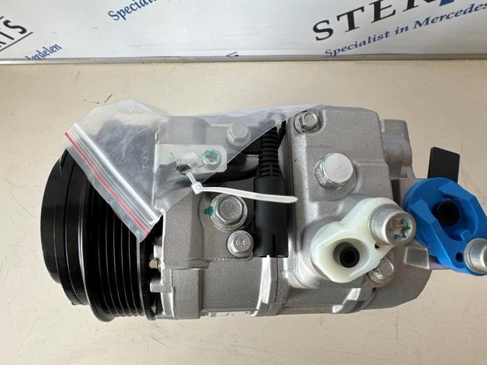 Aircopomp van een Mercedes-Benz SLK (R170) 2.0 200 16V 2000