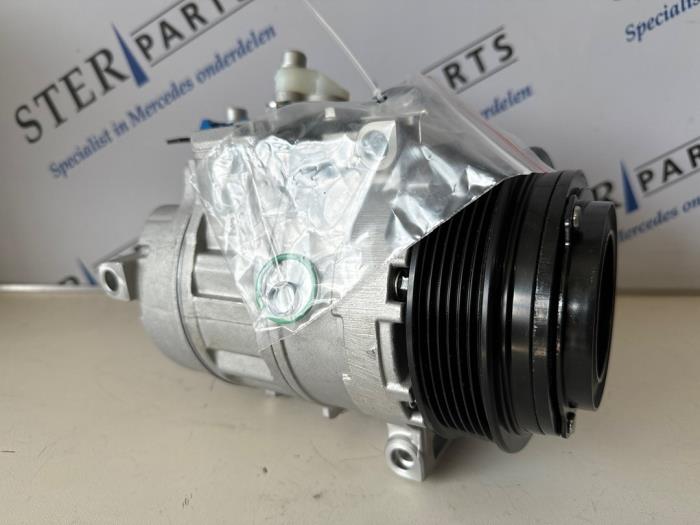 Aircopomp van een Mercedes-Benz SLK (R170) 2.0 200 16V 2000