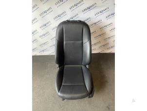 Gebruikte Stoel links Mercedes C (W205) C-200 2.0 CGI 16V Prijs € 75,00 Margeregeling aangeboden door Sterparts Mercedes specialist