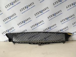 Gebruikte Bumper Rooster Mercedes B (W246) 1.8 B-180 CDI BlueEFFICIENCY 16V Prijs € 19,95 Margeregeling aangeboden door Sterparts Mercedes specialist
