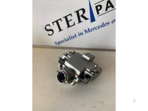 Gebruikte Camera voorzijde Mercedes S (W221) 4.0 S-420 CDI V8 32V Prijs € 175,00 Margeregeling aangeboden door Sterparts Mercedes specialist
