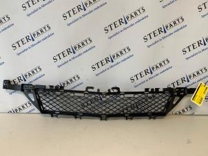 Gebruikte Bumper Rooster Mercedes E (C207) E-200 CGI 16V BlueEfficiency Prijs € 14,95 Margeregeling aangeboden door Sterparts Mercedes specialist