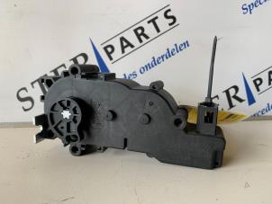 Gebruikte Sluithulpmotor achterklep Mercedes C Estate (S204) 1.6 C-180K 16V BlueEfficiency Prijs € 24,95 Margeregeling aangeboden door Sterparts Mercedes specialist