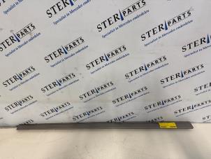 Begagnade Dörrstripe Mercedes E Combi (S211) 3.2 E-320 CDI 24V Pris € 24,95 Marginaltabell erbjuds av Sterparts Mercedes specialist
