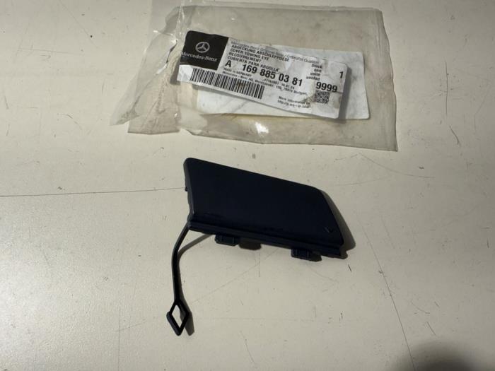 Skydd, främre dragögla från en Mercedes-Benz B (W245) 1.5 B-150 16V 2009