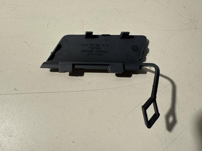 Skydd, främre dragögla från en Mercedes-Benz B (W245) 1.5 B-150 16V 2009