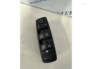 Nieuwe Schakelblok ruiten Mercedes R (W251) 3.0 320 CDI 24V 4-Matic Prijs € 60,44 Inclusief btw aangeboden door Sterparts Mercedes specialist