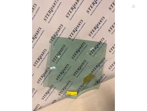 Gebruikte Portierruit 4Deurs links-achter Mercedes ML III (166) 2.1 ML-250 CDI 16V BlueTEC 4-Matic Prijs € 49,50 Margeregeling aangeboden door Sterparts Mercedes specialist