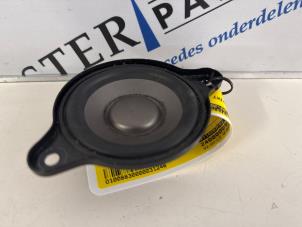 Begagnade Högtalare Mercedes E Combi (S211) 3.2 E-320 CDI 24V Pris € 19,95 Marginaltabell erbjuds av Sterparts Mercedes specialist