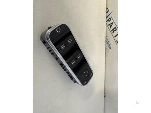 Begagnade Flerfunktionsbrytare, fönster Mercedes B (W247) 1.3 B-180 Turbo 16V Mild Hybrid Pris € 59,50 Marginaltabell erbjuds av Sterparts Mercedes specialist