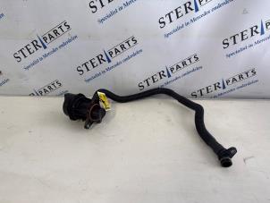 Gebruikte Olie vulpijp Mercedes A (177.0) 2.0 A-35 AMG Turbo 16V 4Matic Prijs € 24,95 Margeregeling aangeboden door Sterparts Mercedes specialist