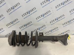 Gebruikte Schokdemper links-voor Mercedes E (W212) E-200 CGI 16V BlueEfficiency Prijs € 74,50 Margeregeling aangeboden door Sterparts Mercedes specialist