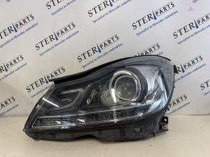 Gebruikte Linker Koplamp Mercedes C Estate (S204) 1.8 C-250 CGI 16V Prijs € 295,00 Margeregeling aangeboden door Sterparts Mercedes specialist