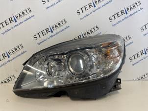 Gebruikte Linker Koplamp Mercedes C Estate (S204) 1.8 C-200 CGI 16V Prijs € 195,00 Margeregeling aangeboden door Sterparts Mercedes specialist