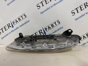 Gebruikte Dagrijverlichting rechts Mercedes C Estate (S204) 1.8 C-200 CGI 16V Prijs € 74,50 Margeregeling aangeboden door Sterparts Mercedes specialist