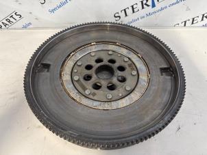 Gebruikte Vliegwiel Mercedes A (177.0) 2.0 A-250 Turbo 16V Prijs € 149,50 Margeregeling aangeboden door Sterparts Mercedes specialist