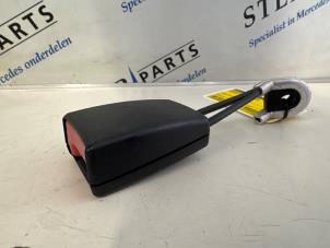 Używane Wtyk pasa bezpieczenstwa prawy tyl Mercedes CLS (C219) 350 3.5 V6 18V Cena € 19,95 Procedura marży oferowane przez Sterparts Mercedes specialist
