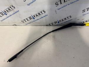 Begagnade Främre torkararm Mercedes B (W245) 2.0 B-200 16V Turbo Pris € 10,95 Marginaltabell erbjuds av Sterparts Mercedes specialist