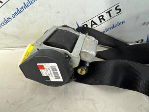 Begagnade Främre säkerhetsbälte, vänster Mercedes B (W245) 2.0 B-200 16V Turbo Pris € 44,95 Marginaltabell erbjuds av Sterparts Mercedes specialist