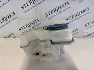 Begagnade Spolartank, vindruta Mercedes B (W245) 2.0 B-200 16V Turbo Pris € 14,95 Marginaltabell erbjuds av Sterparts Mercedes specialist