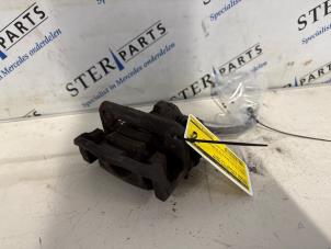 Begagnade Bakre bromsok, höger Mercedes B (W245) 2.0 B-200 16V Turbo Pris € 24,95 Marginaltabell erbjuds av Sterparts Mercedes specialist