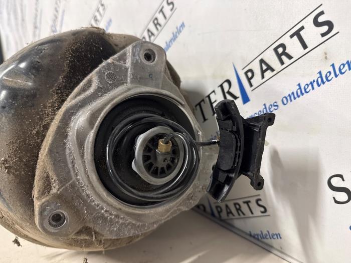 Stötdämparstång, vänster fram från en Mercedes-Benz CLS Shooting Brake (X218) 350 CDI BlueEfficiency 3.0 V6 24V 2013