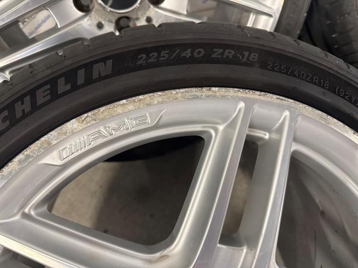 Hjuluppsättning + däck från en Mercedes-Benz C Estate (S204) 3.0 C-320 CDI V6 24V 4-Matic 2008