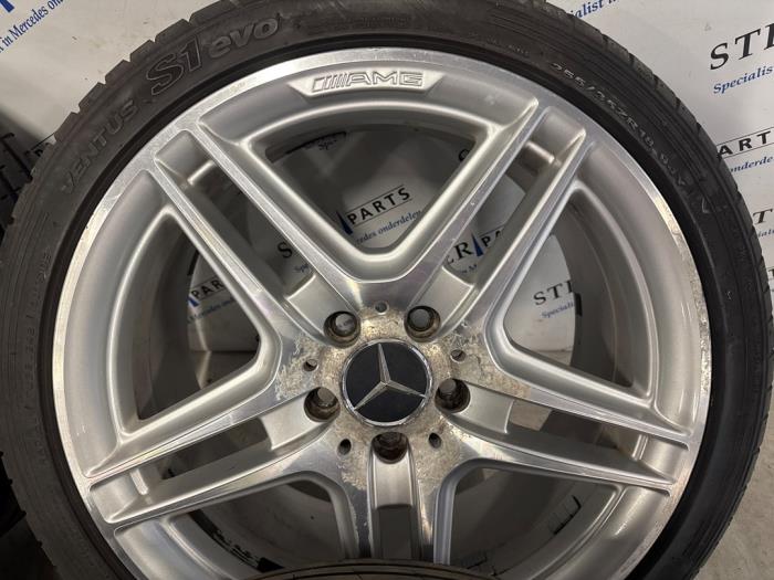 Hjuluppsättning + däck från en Mercedes-Benz C Estate (S204) 3.0 C-320 CDI V6 24V 4-Matic 2008