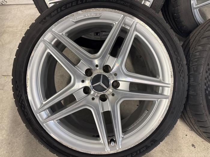 Hjuluppsättning + däck från en Mercedes-Benz C Estate (S204) 3.0 C-320 CDI V6 24V 4-Matic 2008