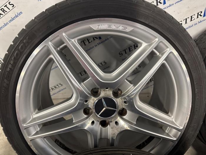 Hjuluppsättning + däck från en Mercedes-Benz C Estate (S204) 3.0 C-320 CDI V6 24V 4-Matic 2008