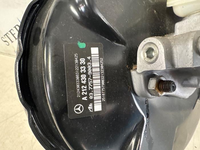 Bromsservo från en Mercedes-Benz CLS Shooting Brake (X218) 350 CDI BlueEfficiency 3.0 V6 24V 2013