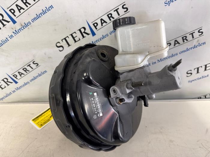 Bromsservo från en Mercedes-Benz CLS Shooting Brake (X218) 350 CDI BlueEfficiency 3.0 V6 24V 2013