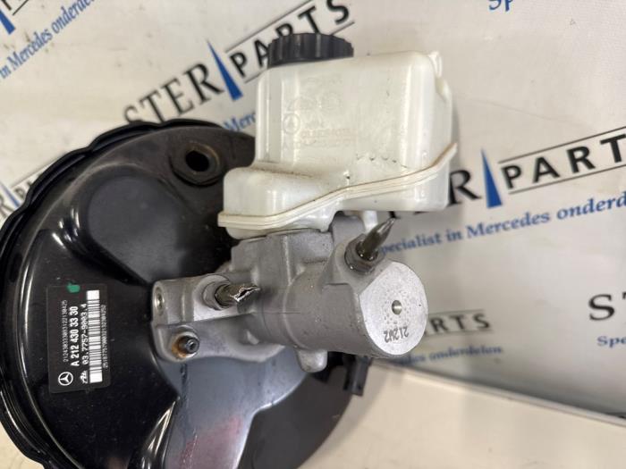 Bromsservo från en Mercedes-Benz CLS Shooting Brake (X218) 350 CDI BlueEfficiency 3.0 V6 24V 2013