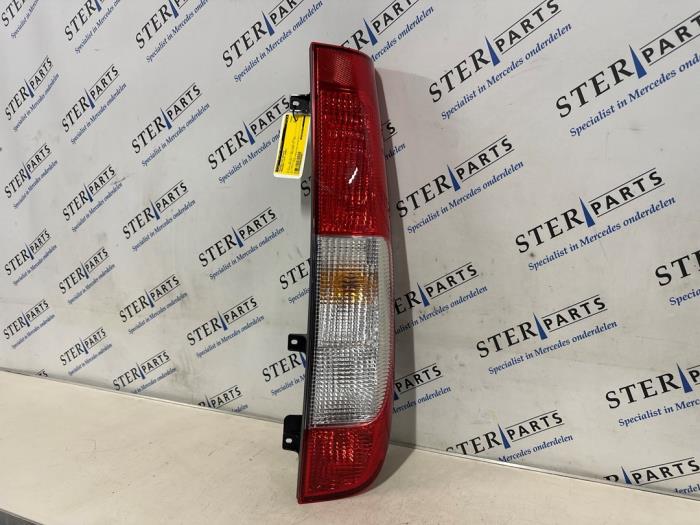 Achterlicht rechts van een Mercedes-Benz Vito (639.7) 2.2 109 CDI 16V 2004