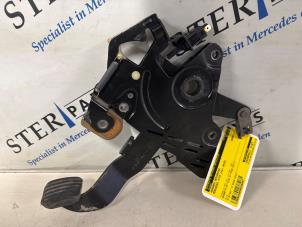 Begagnade Parkeringsbromsmekanism Mercedes Vito (639.6) 2.2 111 CDI 16V Pris € 42,29 Inklusive moms erbjuds av Sterparts Mercedes specialist