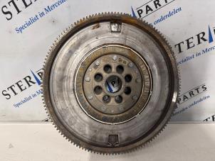 Gebruikte Vliegwiel Mercedes A (177.0) 2.0 A-220 Turbo 16V Prijs € 149,50 Margeregeling aangeboden door Sterparts Mercedes specialist