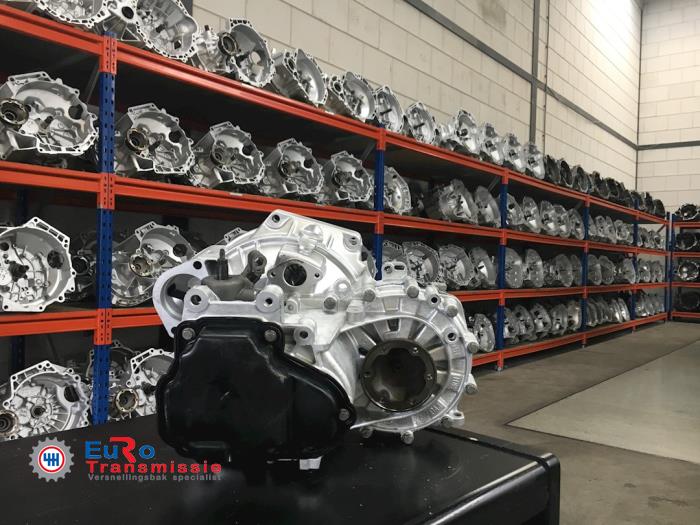 Gearbox from a Volkswagen Caddy III (2KA,2KH,2CA,2CH) 1.6 TDI 16V 2015