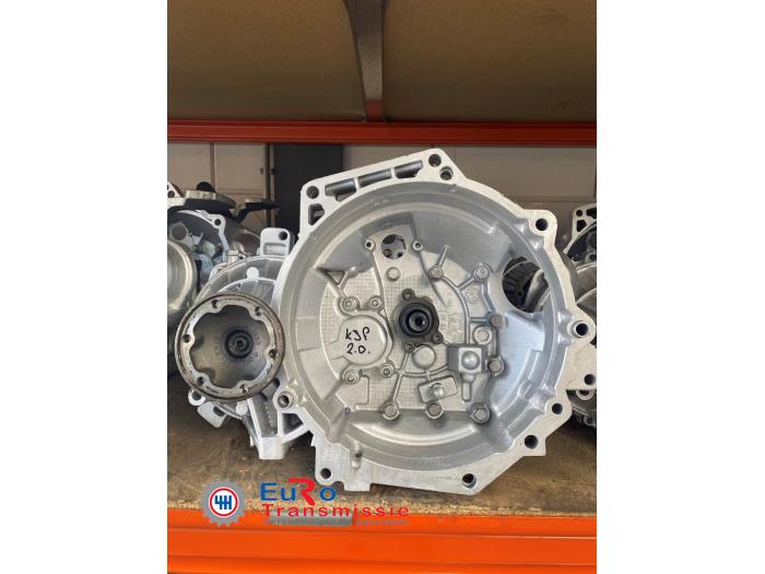 Versnellingsbak van een Volkswagen Passat (3C2) 2.0 Blue TDI 16V 2010