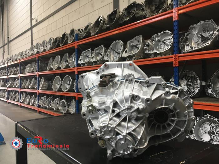 Boîte de vitesse d'un Renault Trafic New (EL) 2.0 dCi 16V 90 2010