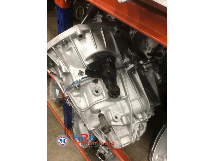 Versnellingsbak van een Renault Trafic New (JL) 2.0 dCi 16V 115 2015