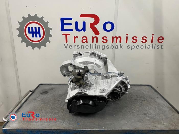 Gearbox from a Volkswagen Caddy III (2KA,2KH,2CA,2CH) 1.2 TSI 2010