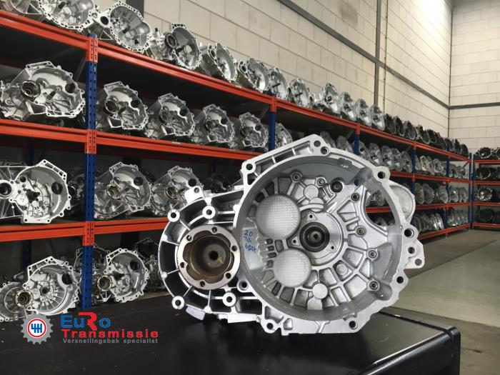 Versnellingsbak van een Volkswagen Passat (3C2) 2.0 TDI 16V 120 2007