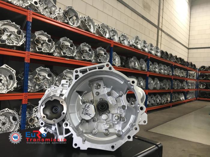 Gearbox from a Volkswagen Caddy III (2KA,2KH,2CA,2CH) 1.6 TDI 16V 2015